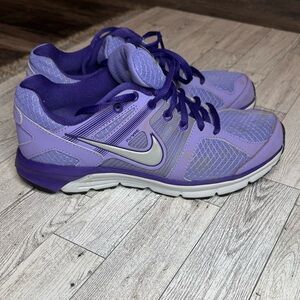 Women’s purple Nike sneakers size 7